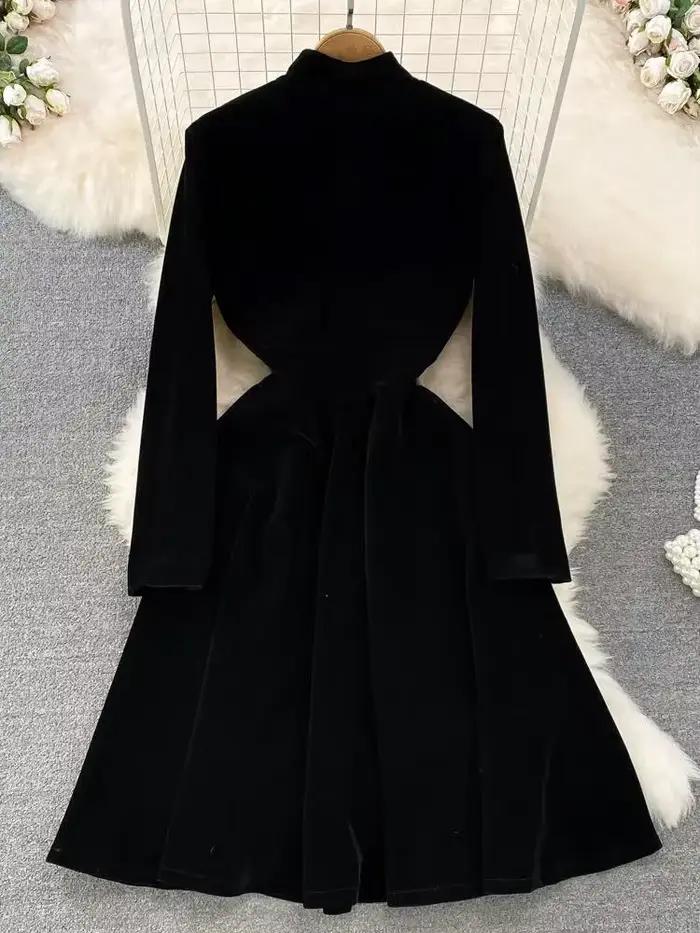 Robe élégante en velours noir pour femme