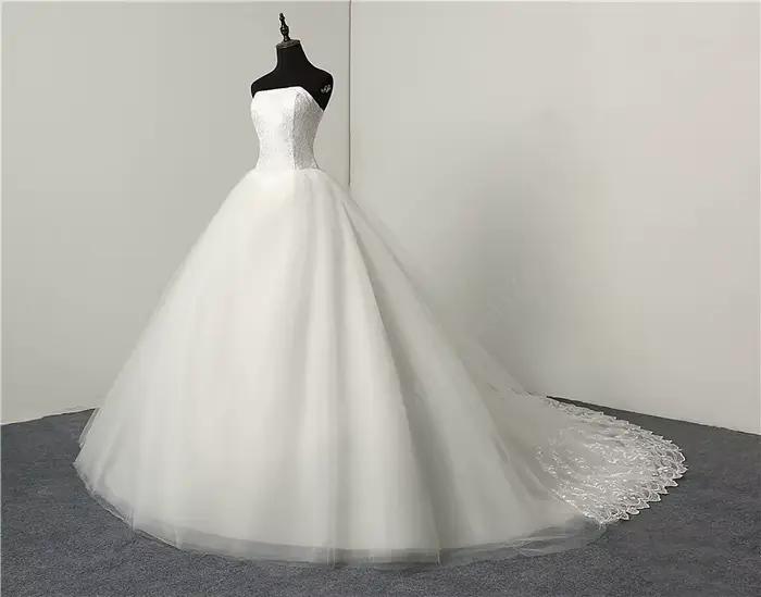 Robe de mariée ivoire sans bretelles à lacets