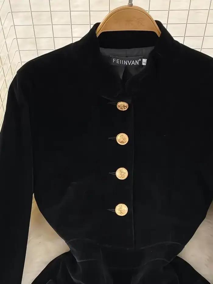 Robe élégante en velours noir pour femme