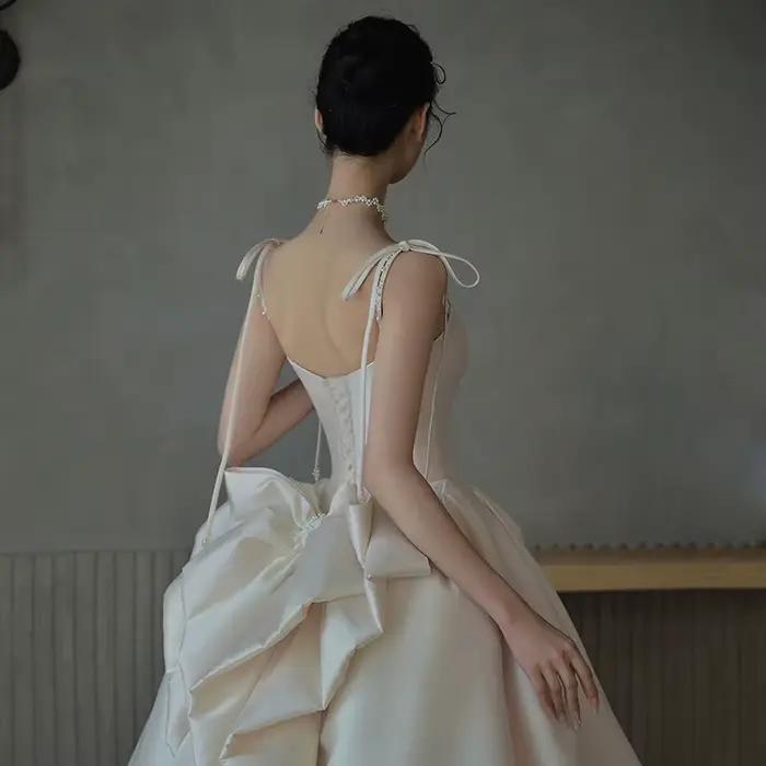Robe de mariée en soie à bretelles simples