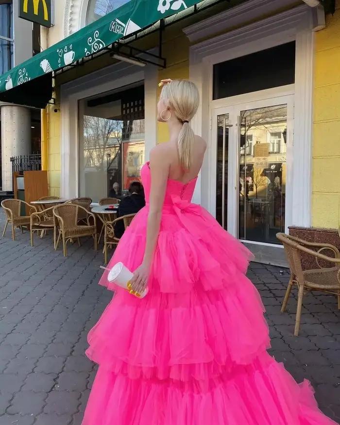 Robe de bal élégante personnalisée en tulle à volants étagés