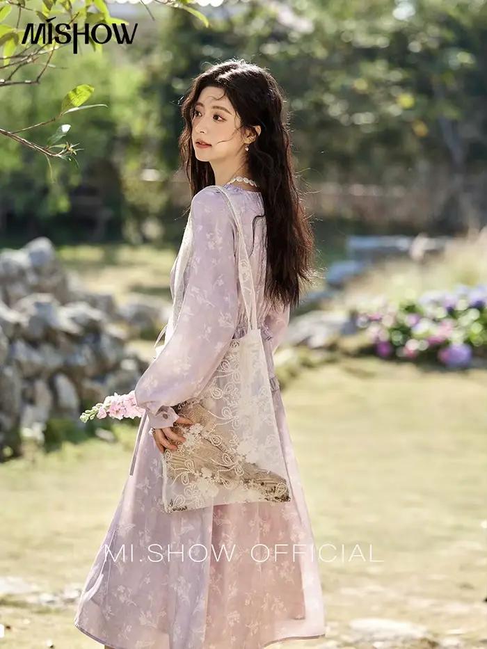 Robe noire élégante à manches longues pour femme