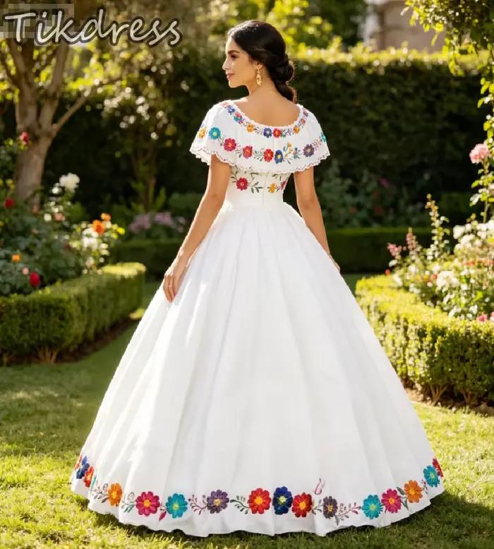 Robe de mariée ethnique mexicaine brodée