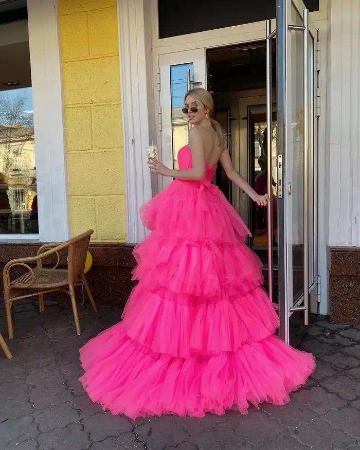 Robe de bal élégante personnalisée en tulle à volants étagés