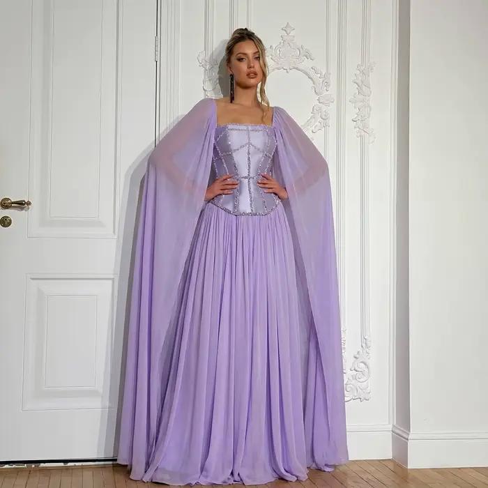 Robe de soirée longue carrée en mousseline de soie lilas de luxe Sharon Said 2026 avec manches cape pour femme