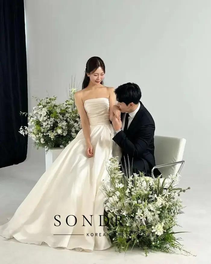 Sondr 2025 Simple une ligne robes de mariée coréennes séance Photo sans bretelles doux Satin plis balayage Train