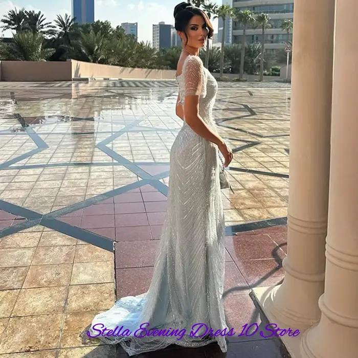 Robe de soirée en tulle à col carré exquis