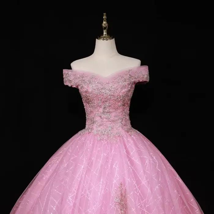 Robe de mariée à épaules dénudées