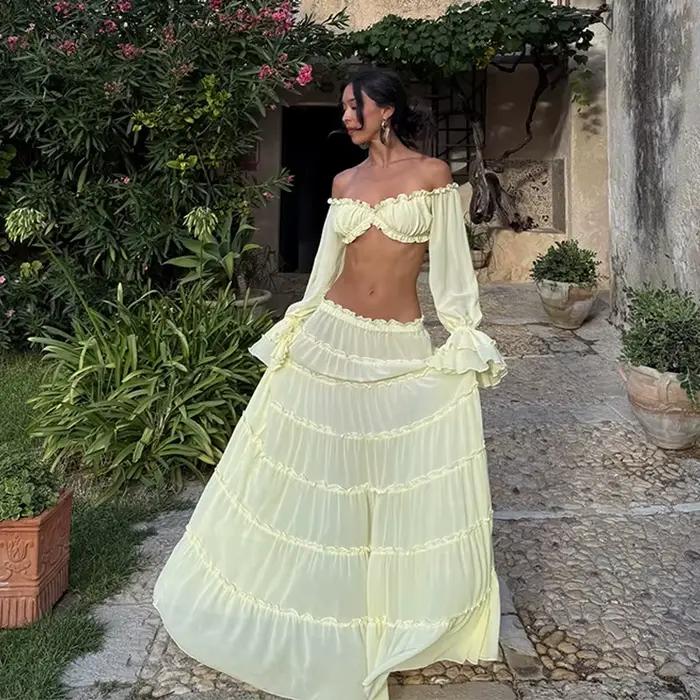 Ensemble Chic de Vacances : Jupe Longue Jaune et Blouse Sexy Transparente à Manches Évasées et Épaules Dénudées pour