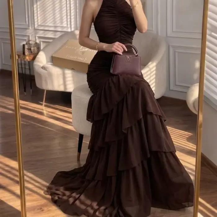 Robe de soirée sirène en chocolat avec col halter sans manches