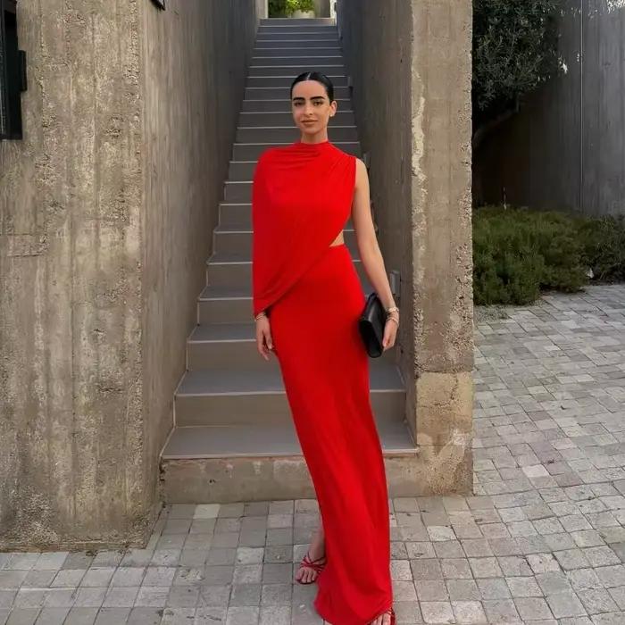 Robe longue asymétrique rouge audacieuse chic