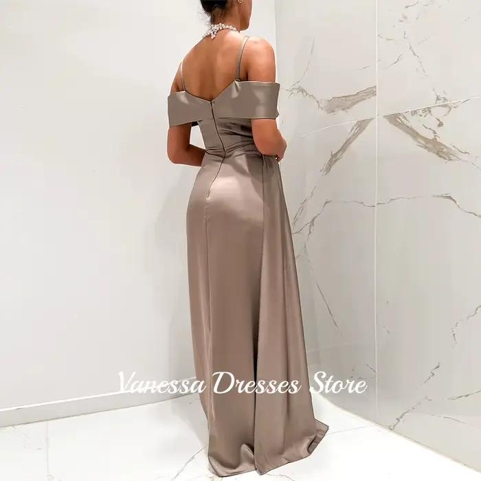 Robe de soirée chic champagne drapée à épaules dénudées