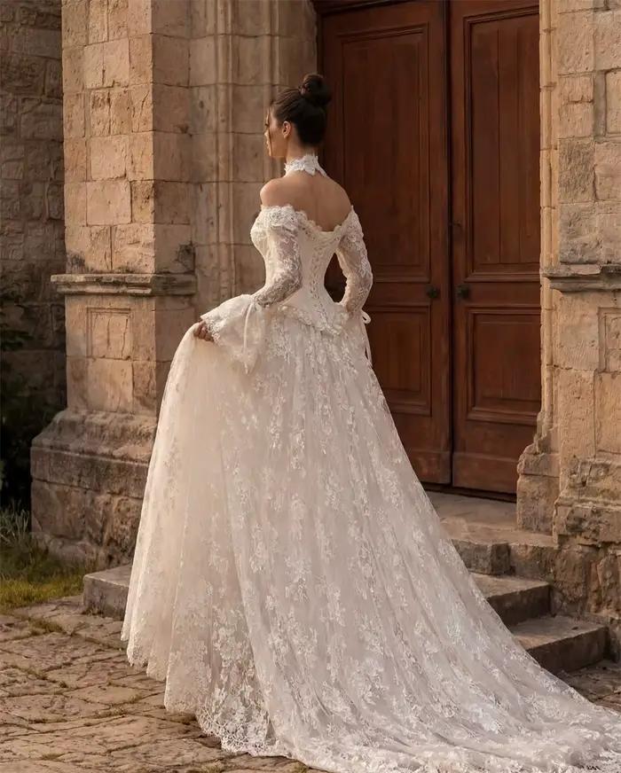 Robe de mariée vintage à épaules dénudées en dentelle