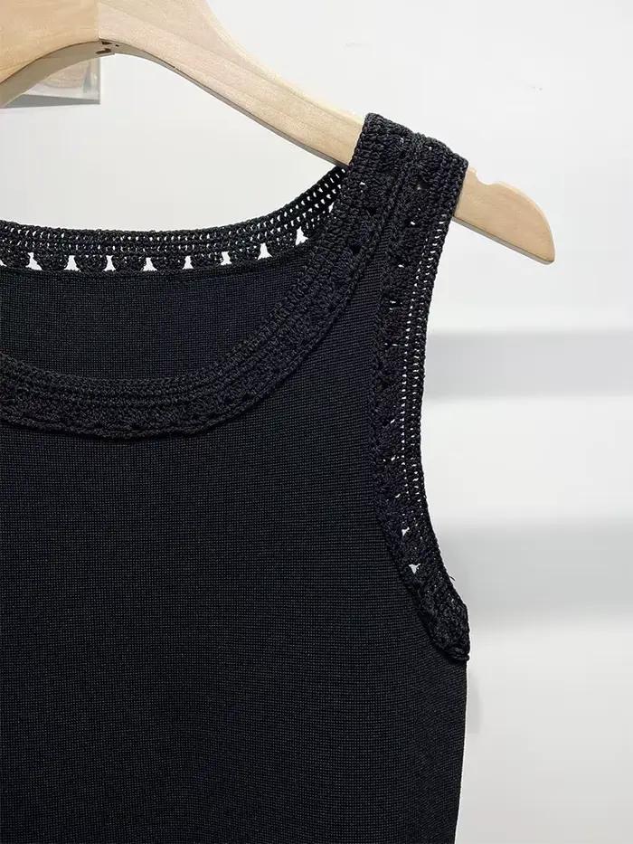 Robe tricotée à franges noires