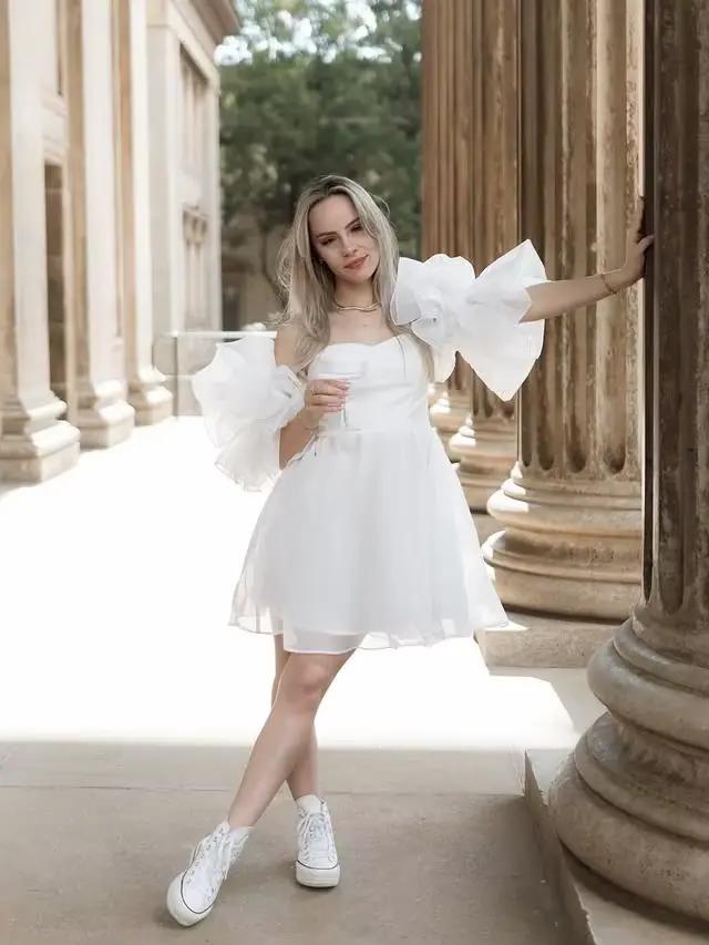 Robe de bal blanche à épaules dénudées