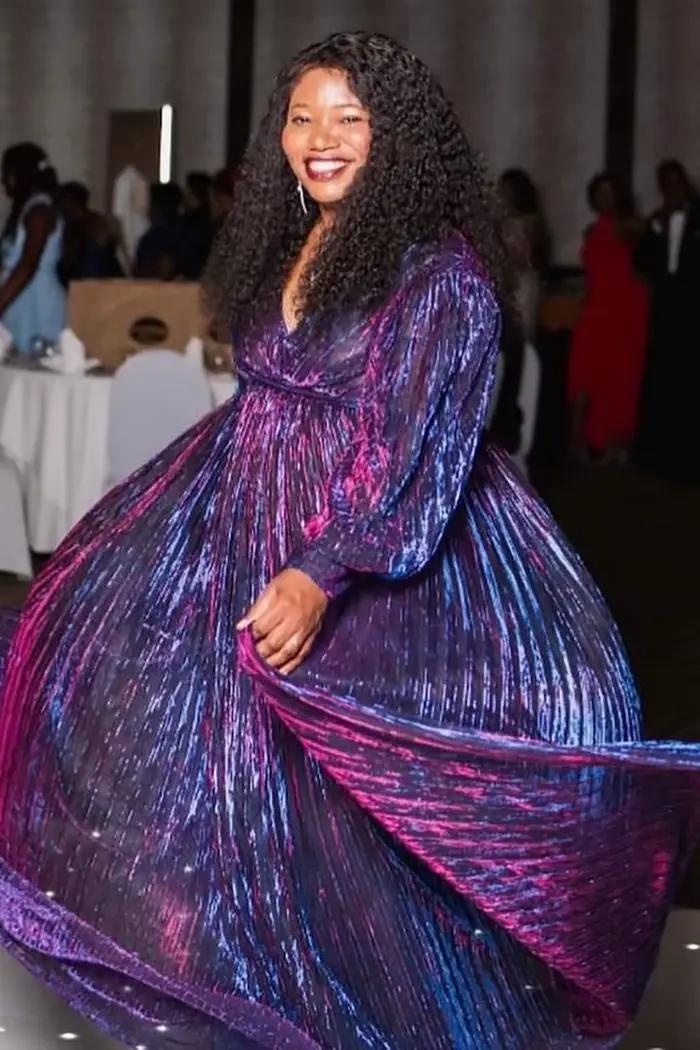 Robe longue formelle multicolore plissée col en V et manches longues grande taille polyester acétate occassions spéciales femmes elegance confort