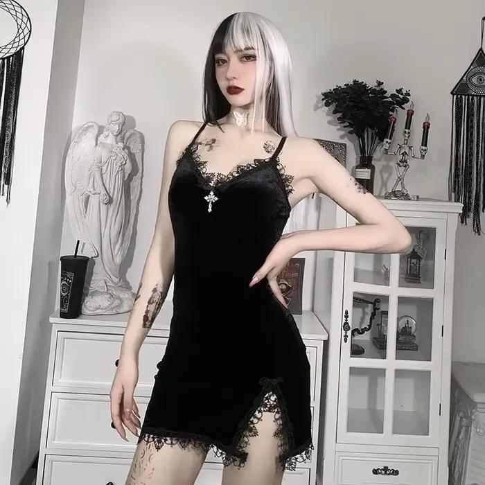 Mini robe noire croisée foncée