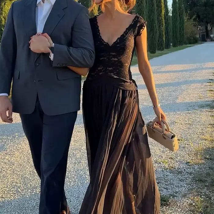 Robe de soirée élégante en dentelle col en V sans manches pour femmes occasions spéciales