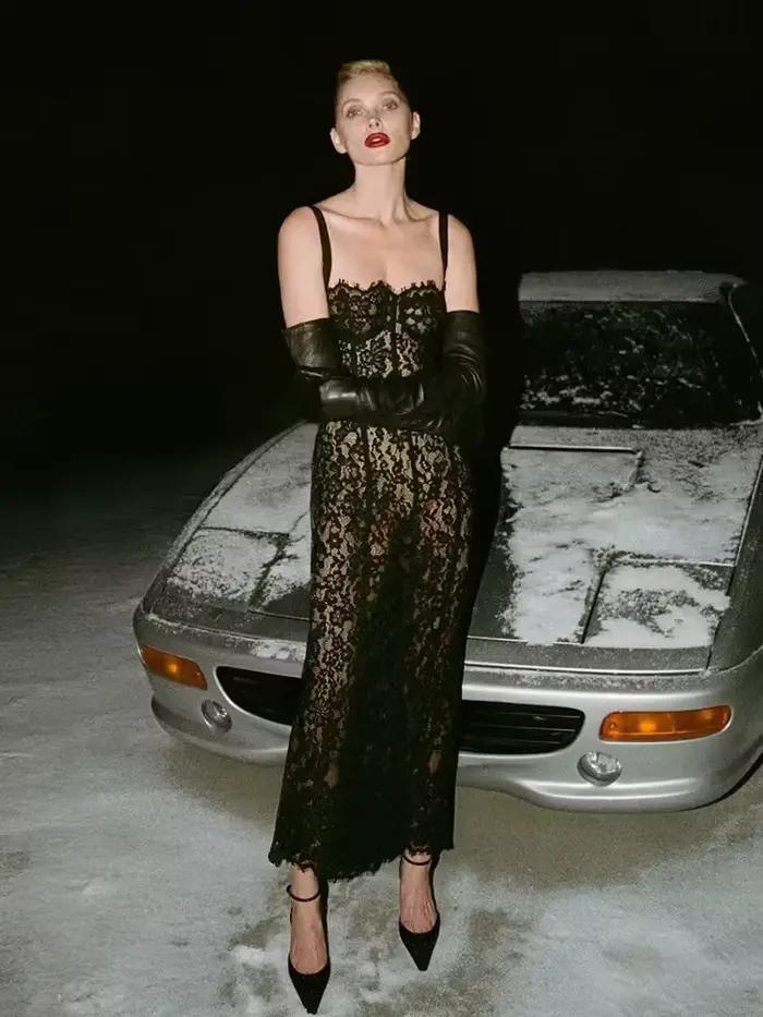 Robe longue en dentelle carrée