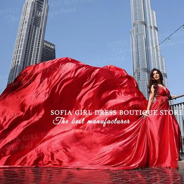 Robe de soirée Sofia colorée coupe trapèze avec longue traîne