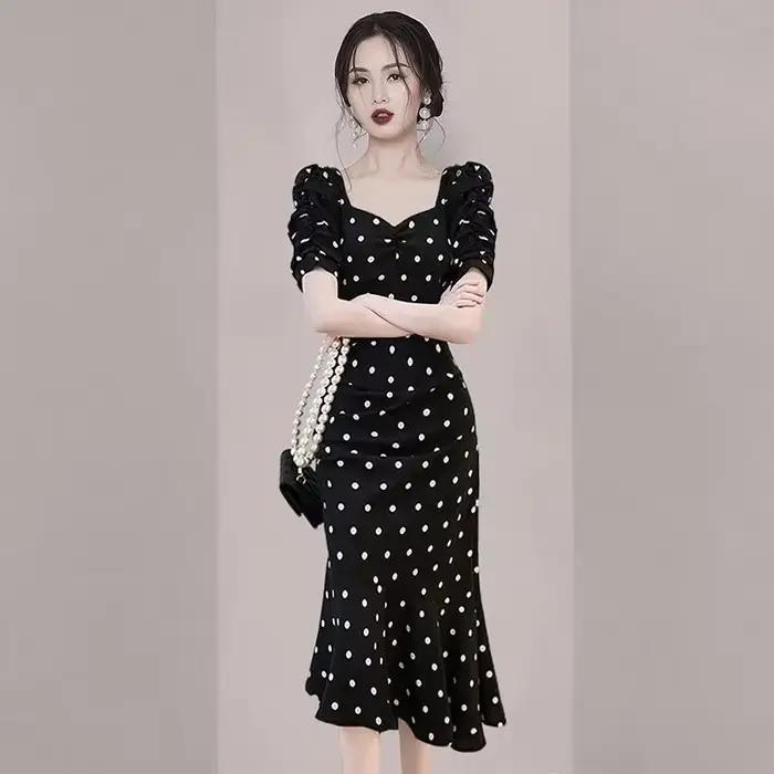 Robe mi-longue noire pour femme