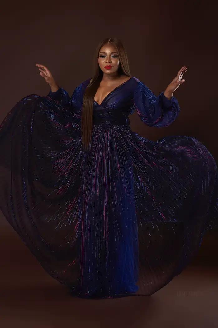 Robe longue formelle multicolore plissée col en V et manches longues grande taille polyester acétate occassions spéciales femmes elegance confort