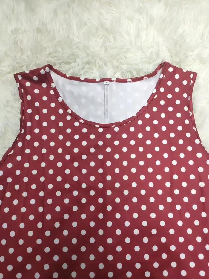 La robe chic sans manches pour le printemps et l'été 2025 présente un motif imprimé à pois noir et blanc élégant