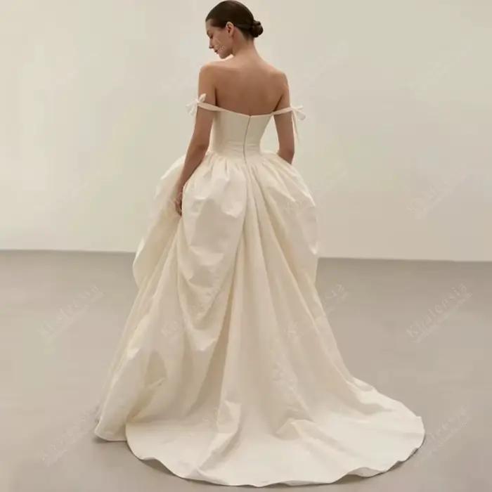 Robes de mariée élégantes en satin