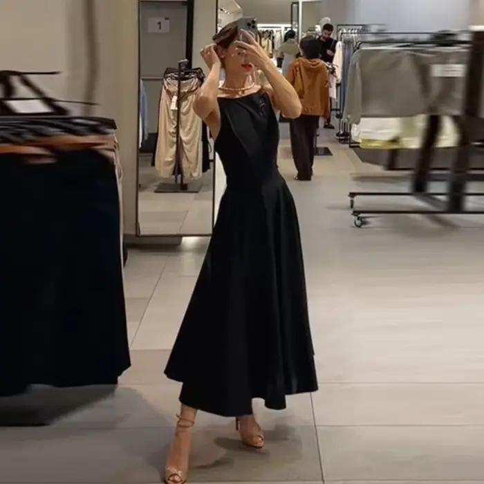 Robe midi noire chic sans manches coupe trapèze classique pour femme élégante décontractée et tendance été bureau