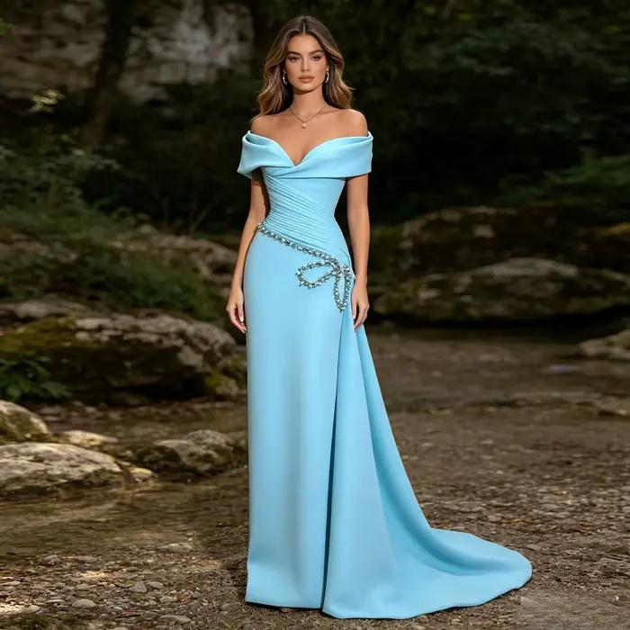 Robe de soirée bleue formelle avec décolleté épaules dénudées