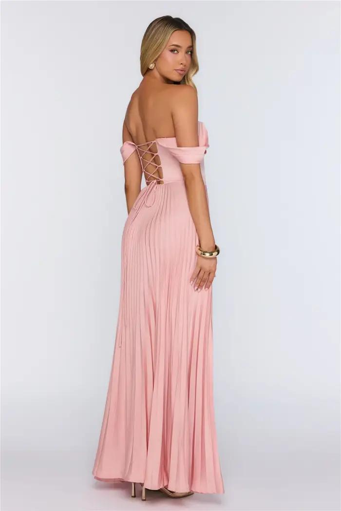 Robe de soirée élégante en satin plissé à col drapé et épaules dénudées
