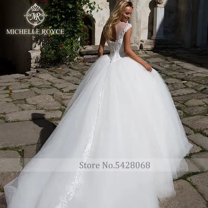 Robe de mariée Michelle Royce moderne avec train de chapelle et décolleté Mon Amour à offrir pour cérémonie religieuse ou réception chic