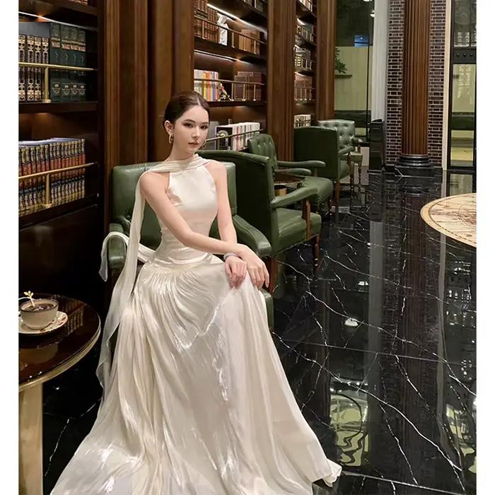 Élégant blanc licou Robe longue femmes fête bal arc noir Maxi robes mode Sexy dos nu
