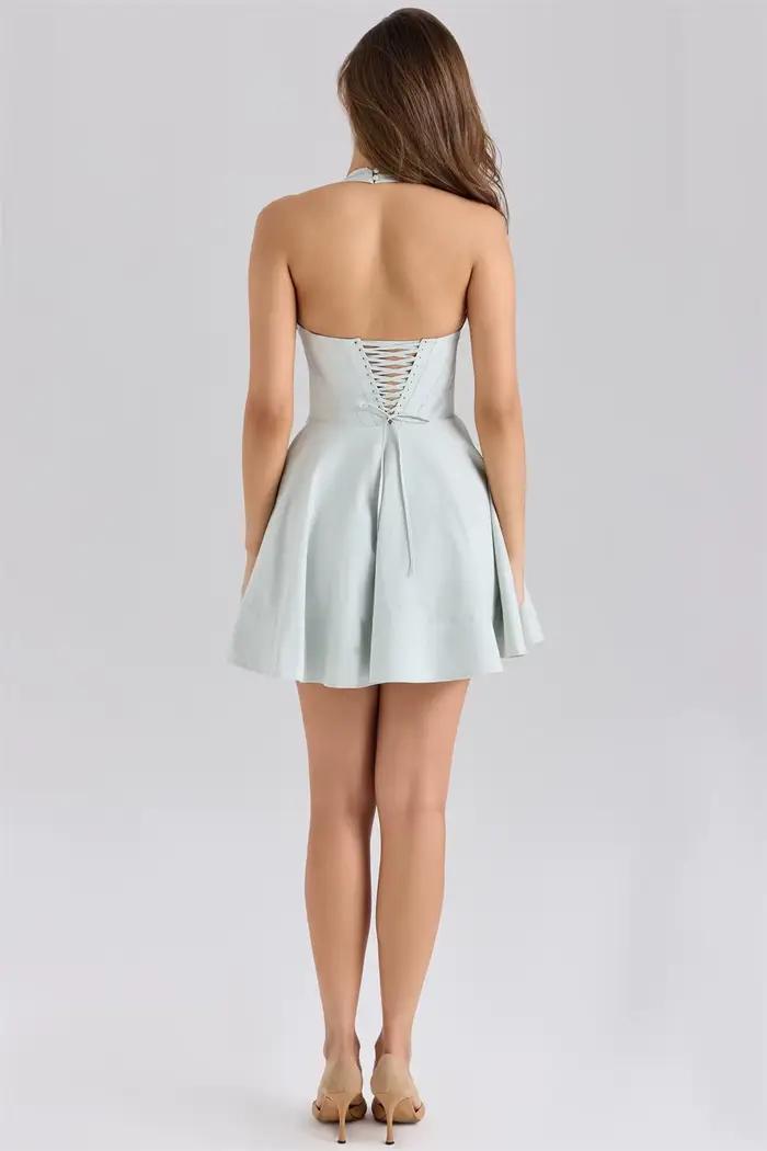 Robes de soirée à col carré et coupe trapèze