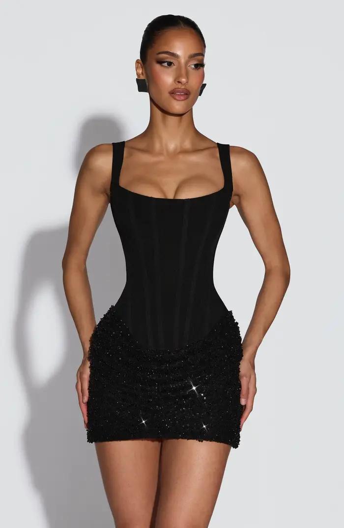 Robe à paillettes pour femmes avec épaules dénudées, dos nu et silhouette cintrée pour occasions spéciales