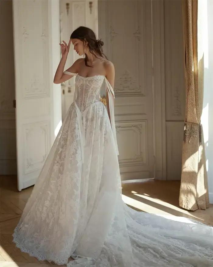 Robe de mariée personnalisée en dentelle