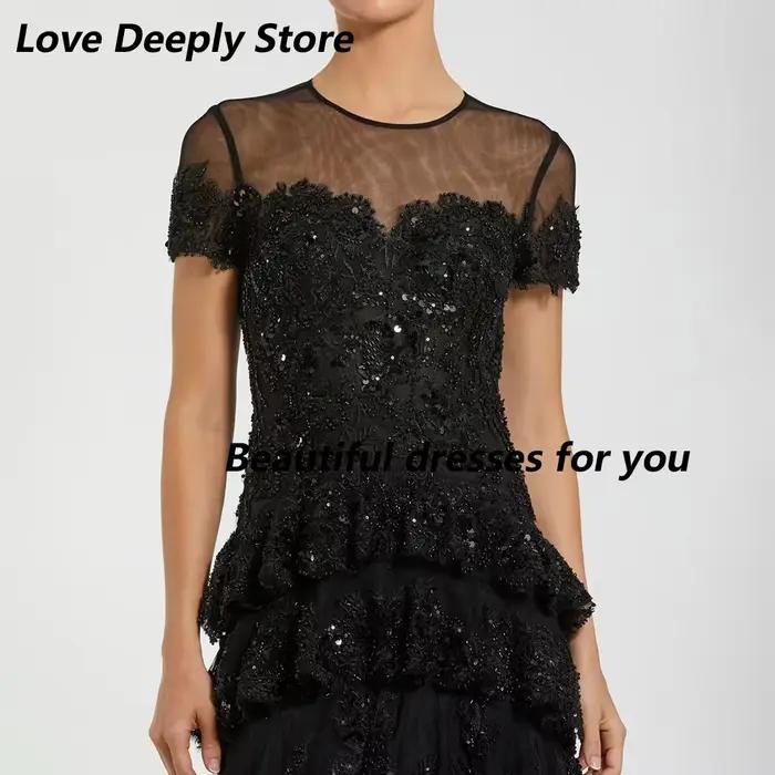 Robe de soirée noire, col rond