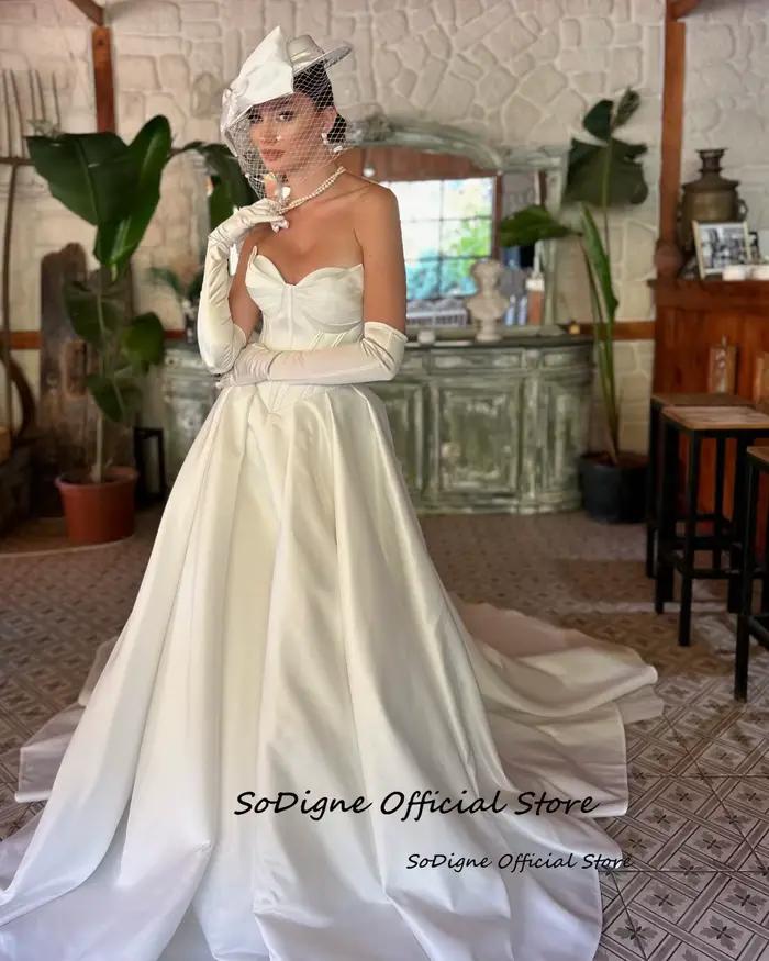 Robe de mariée SoDigne simple en polyester satiné pour mariage et événements spéciaux avec décolleté Mon Amour et soutien-gorge intégré