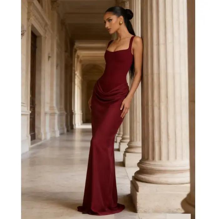 Nouvelle robe longue de style français avec coupe slim et bretelles en satin plissé