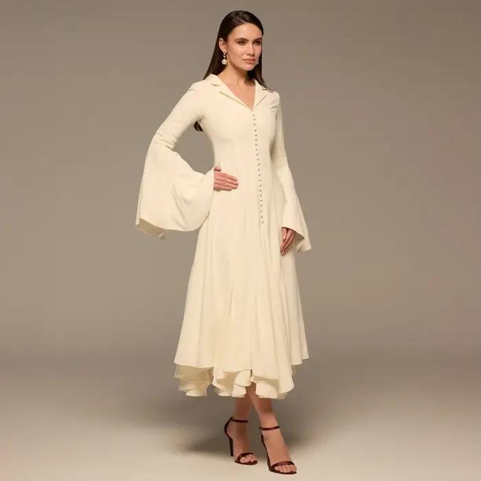 Robe de soirée élégante en satin beige