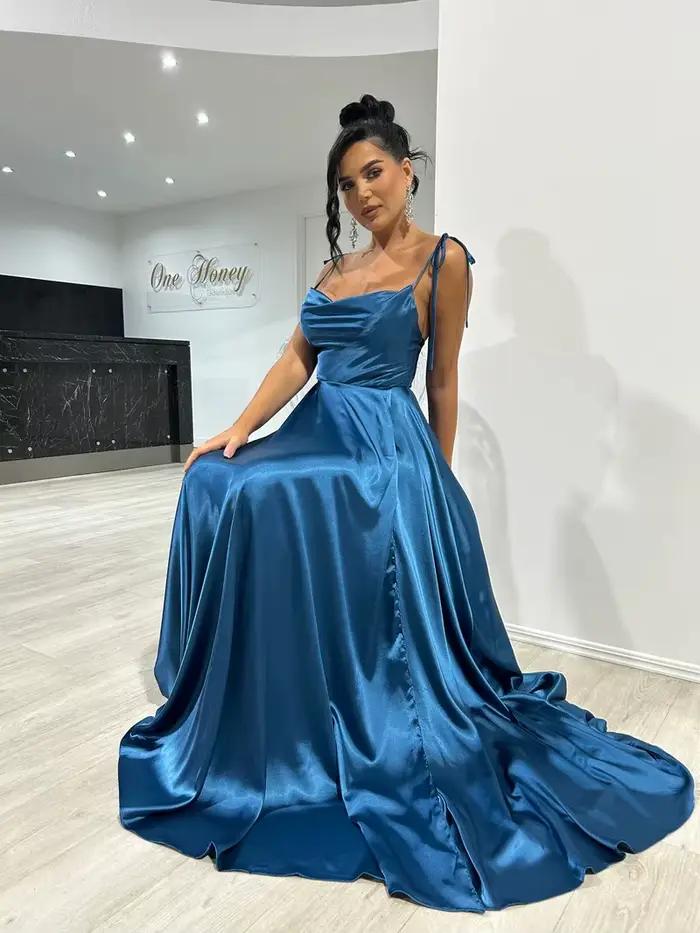 Robe de soirée longue en satin bleu marine pour femme