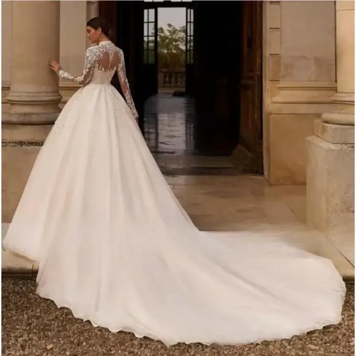 Robe de Mariée Longue en Dentelle Style Palais Coupe Ajustée Col Montant Travaux de Couture Raffinés Idéale pour Mariage et Banquet Traîne Personnalisable