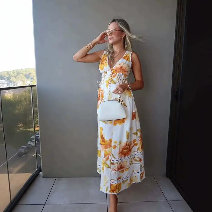 Robe longue amincissante sans manches à col en V profond
