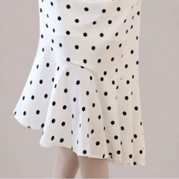 Robe mi-longue noire pour femme