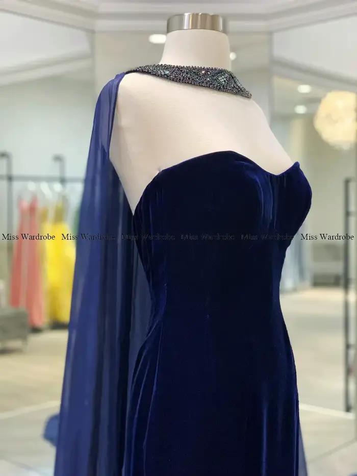 Robe de soirée sirène en velours bleu marine avec perles