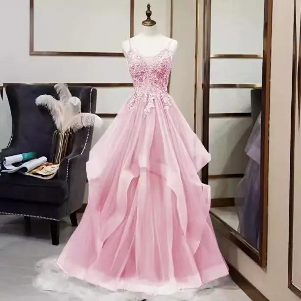 Robes d'hôte de scène, fiançailles