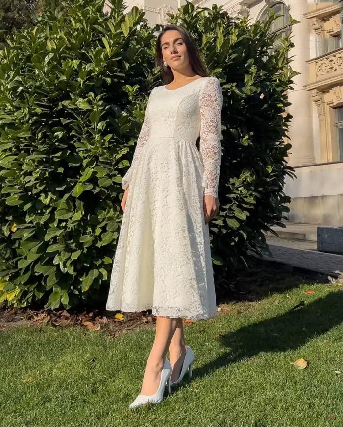 Robes de mariée personnalisées élégantes en dentelle à manches longues pour femmes