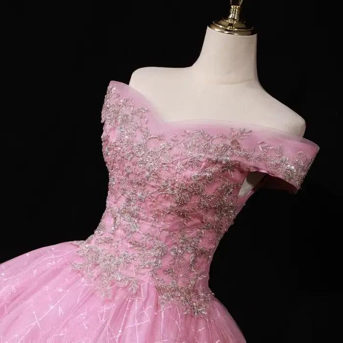Robe de mariée à épaules dénudées