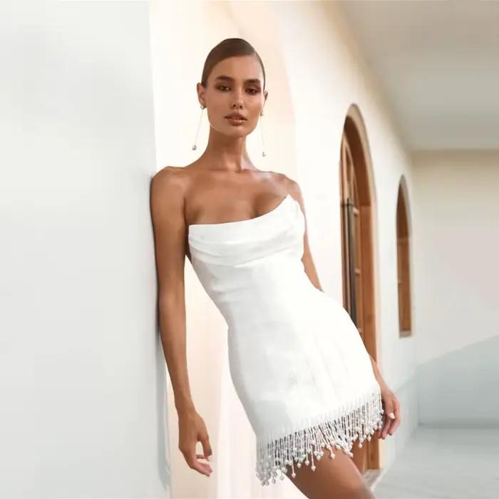 Robe de mariée courte élégante en satin blanc