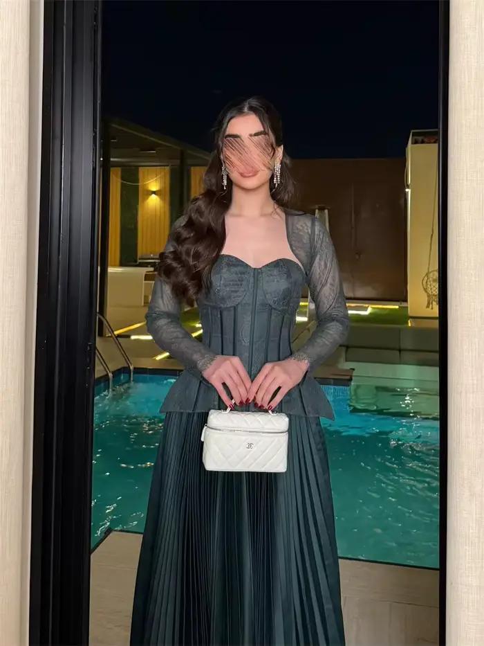 Robe de soirée sur mesure en dentelle turquoise à manches longues